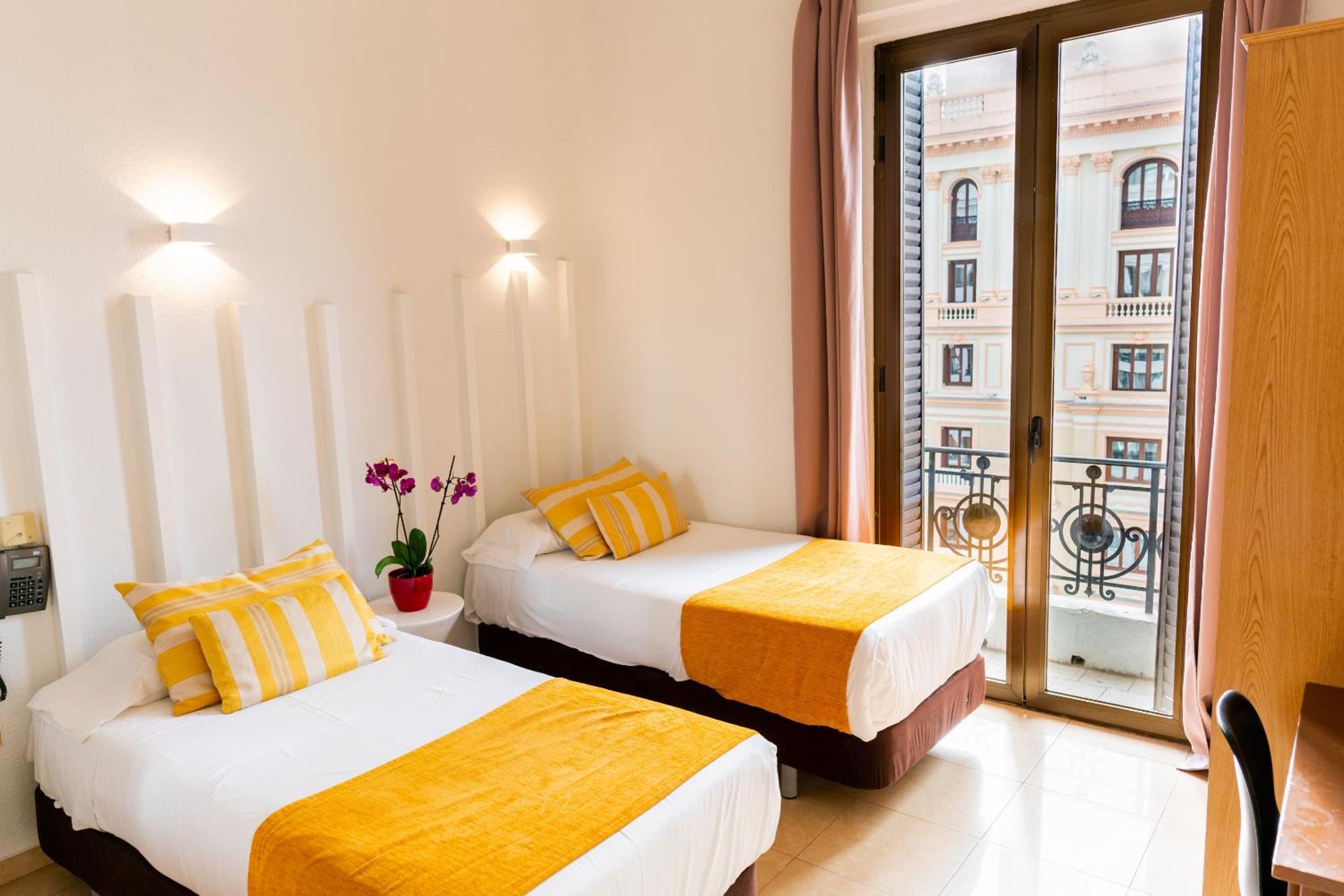 Twin Room with Private Bathroom