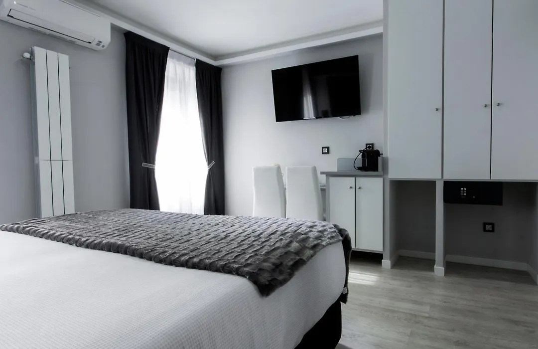 Hostal Overnight Madrid-1